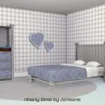 Chambre cossue, style moderne, détails bleus et blancs.
