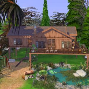 Maison sur pilotis avec jardin verdoyant.