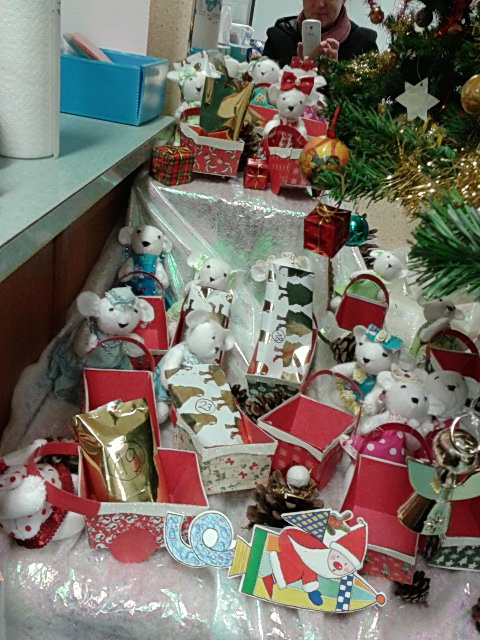 [Clos] Montre nous ton sapin ! - Page 3 54425020151215161542
