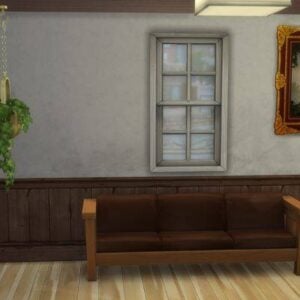 Sims debout dans un salon avec canapé.