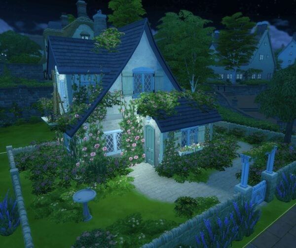 Maison de Sims 4 dans un jardin fleuri.