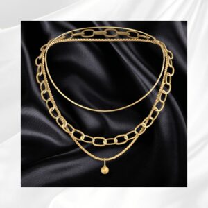 Collier à disques dorés superposés