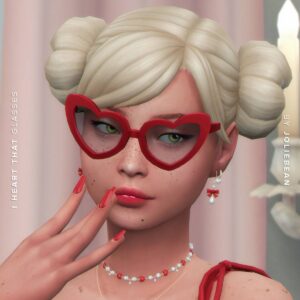 Personnage du jeu Les Sims 4 avec lunettes en forme de cœur, coiffure blonde et accessoires rouges.