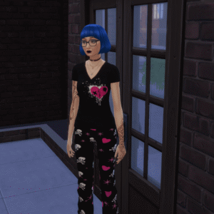 Personnage de Sims 4 dans un couloir sombre avec tatouages et cheveux bleus