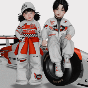 Deux enfants Sims 4 en combinaisons de pilote de course