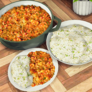 Assiette de cuisine dans *Les Sims 4*: casserole, riz et accompagnement.