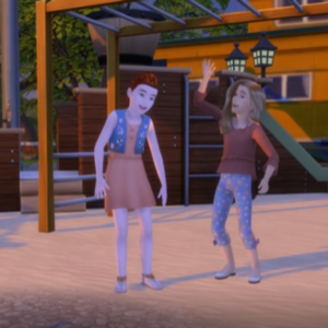 Deux personnages du jeu Sims 4 discutant près d'une maison.